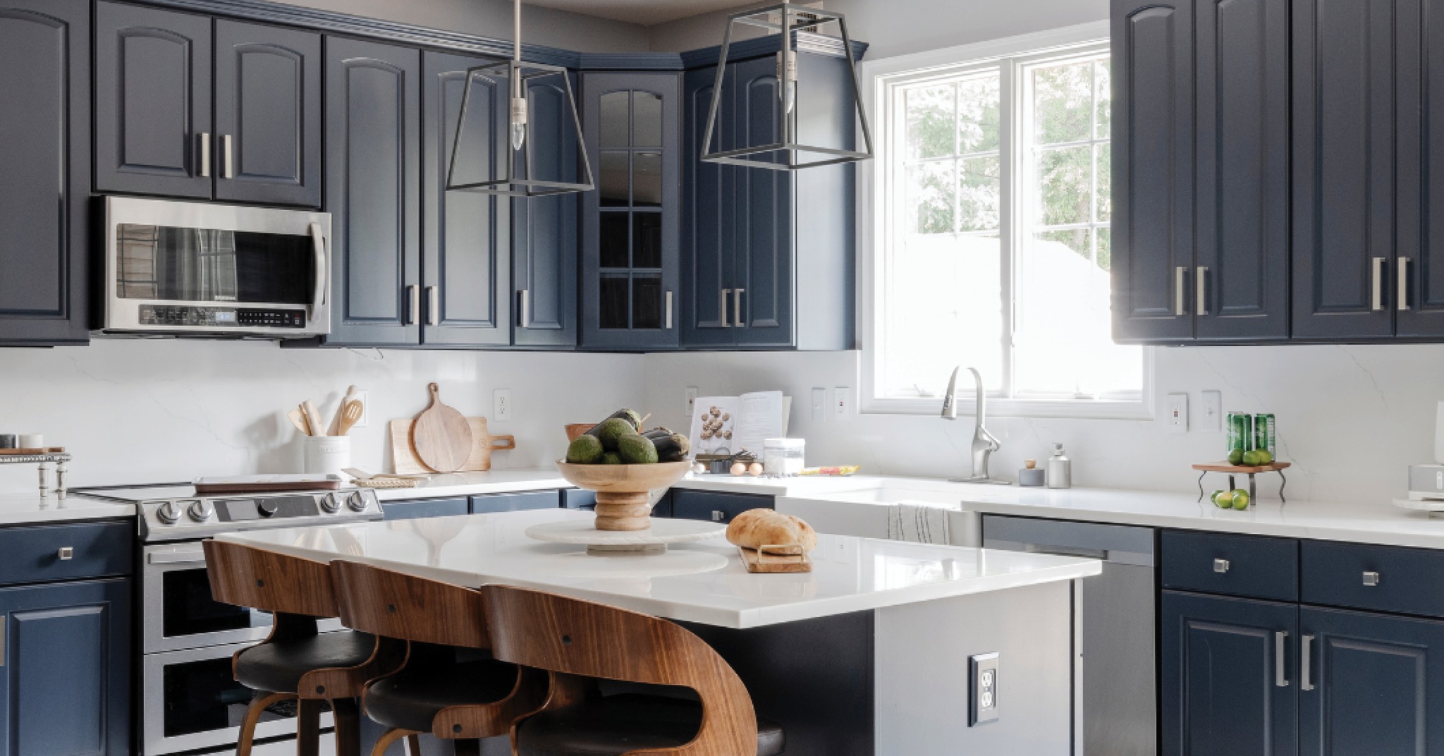 Choosing Cabinet Colors to Fit Your Appliances - KraftMaid