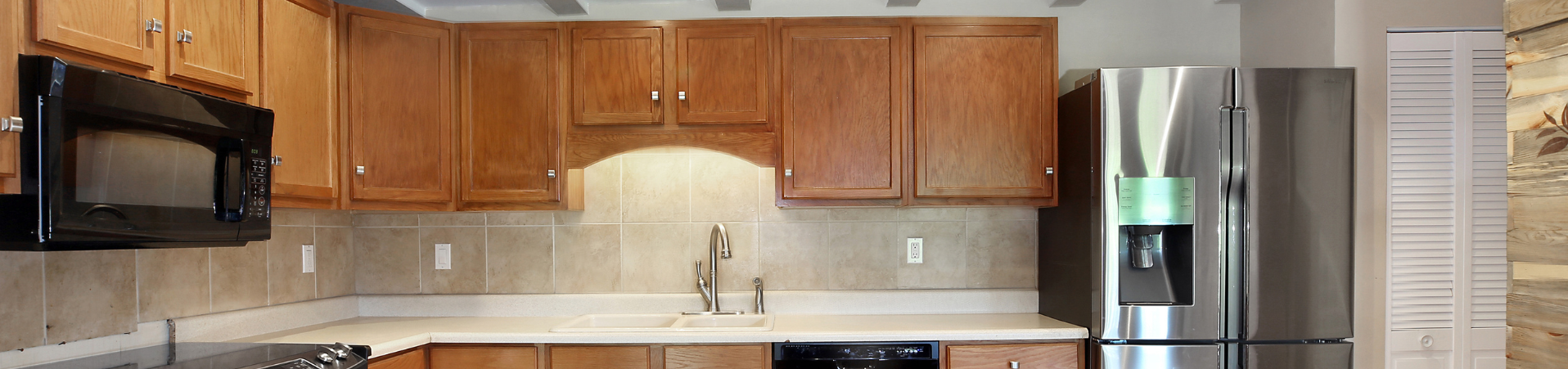 Photo of kitchen with old cabinets before refinishing