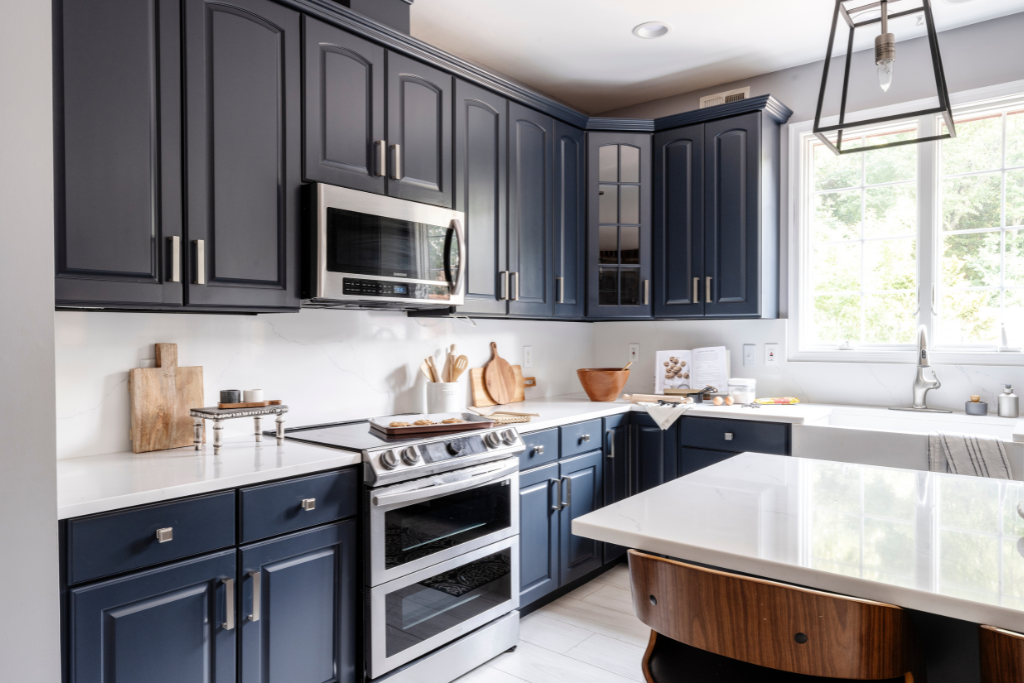 Dark-Blue-kitchen-cabinet-painting-in-Chicago