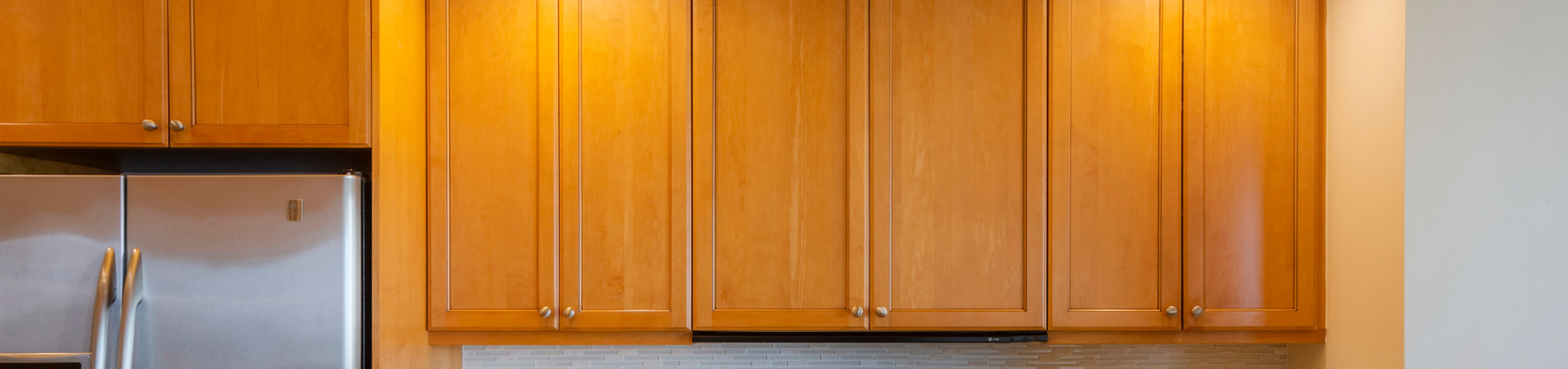 Photo of kitchen with old cabinets before refinishing