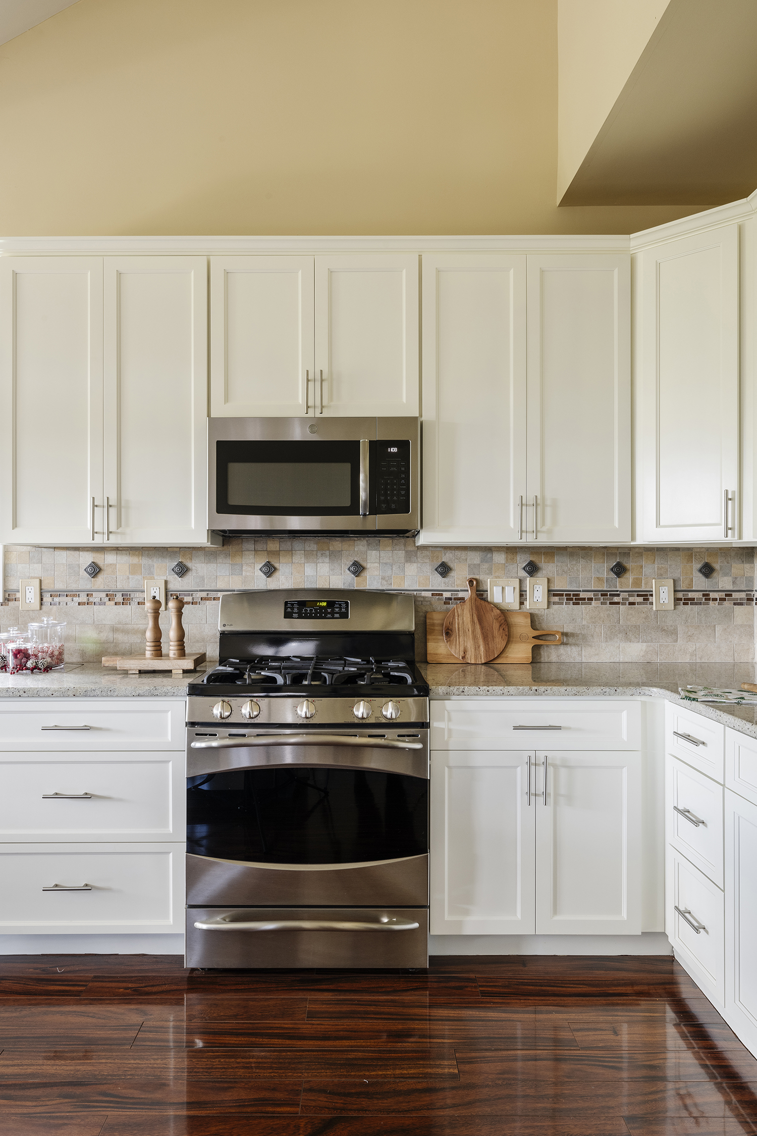 white cabinet painting in Jacksonville beach fl